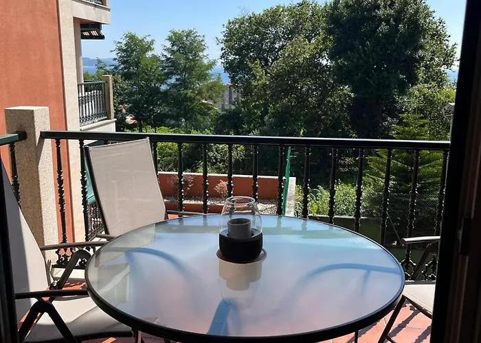 Apto En Urbanizacion Isla De Ons Con Garaje, Piscina Y Vistas Al Mar *